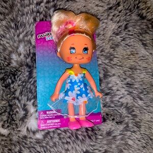 Fashion doll
